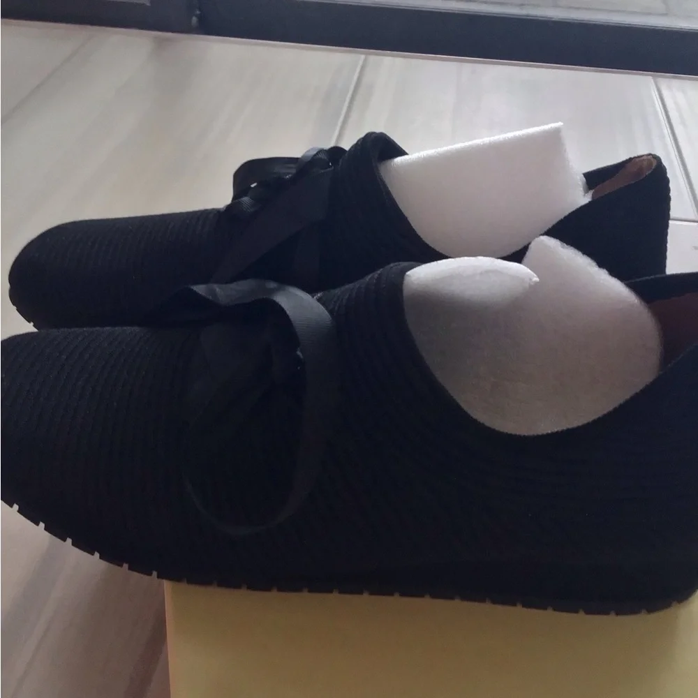 L’Amour des Pieds walking sneakers! - Picture 6 of 9